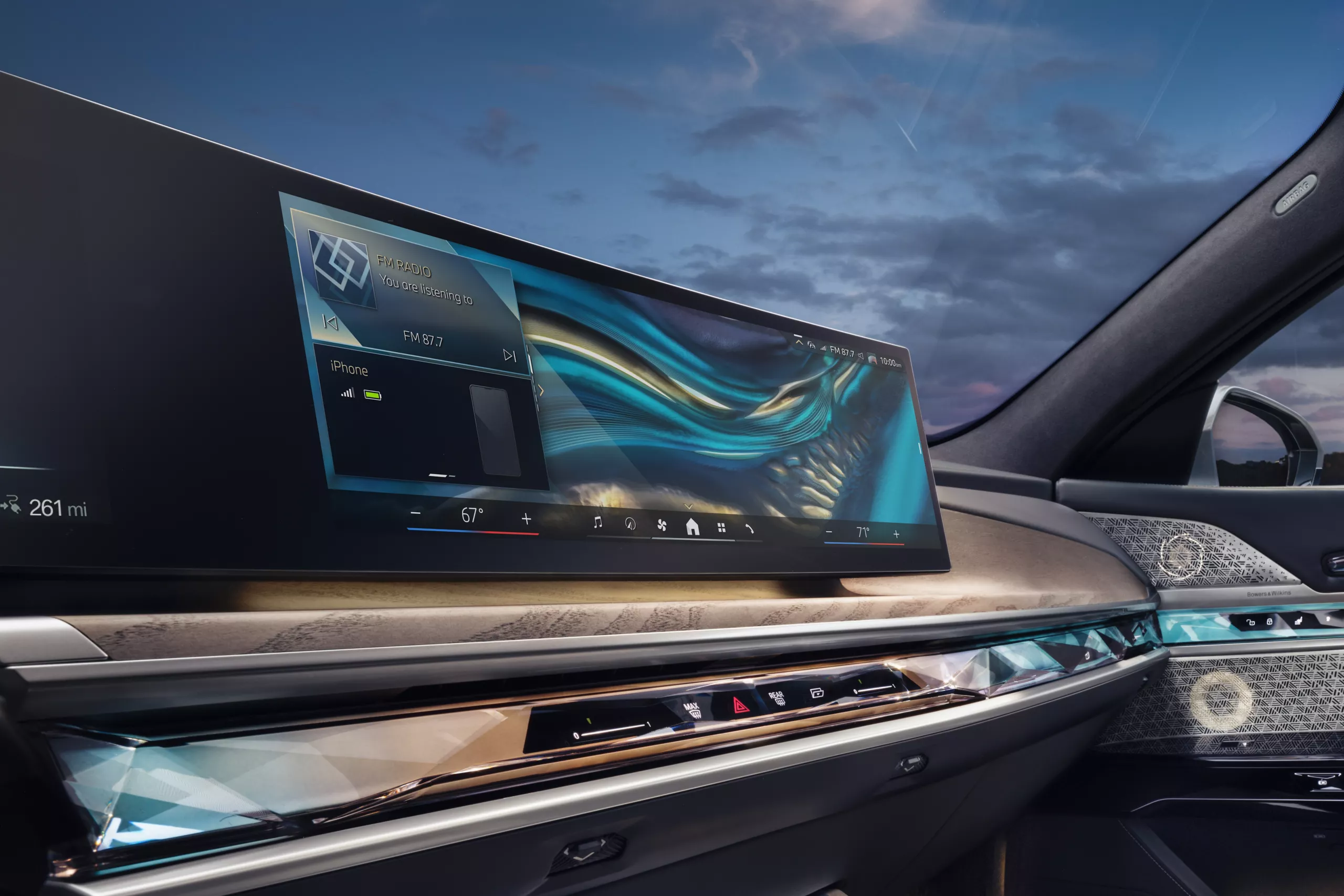 Interior Bmw I7 Sedan Curved Display