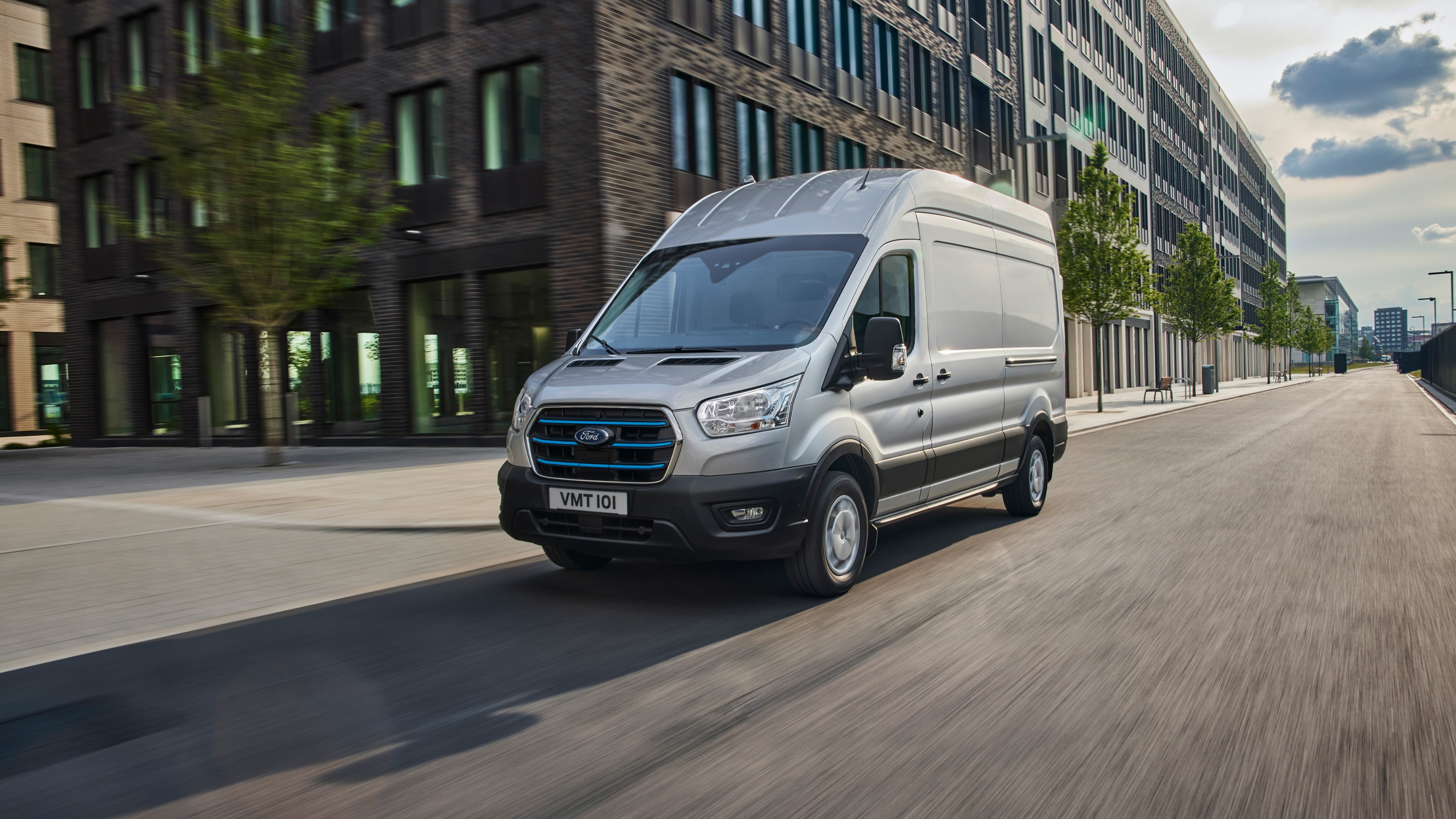 Exterior Ford E Transit Front 3 4 Dynamic